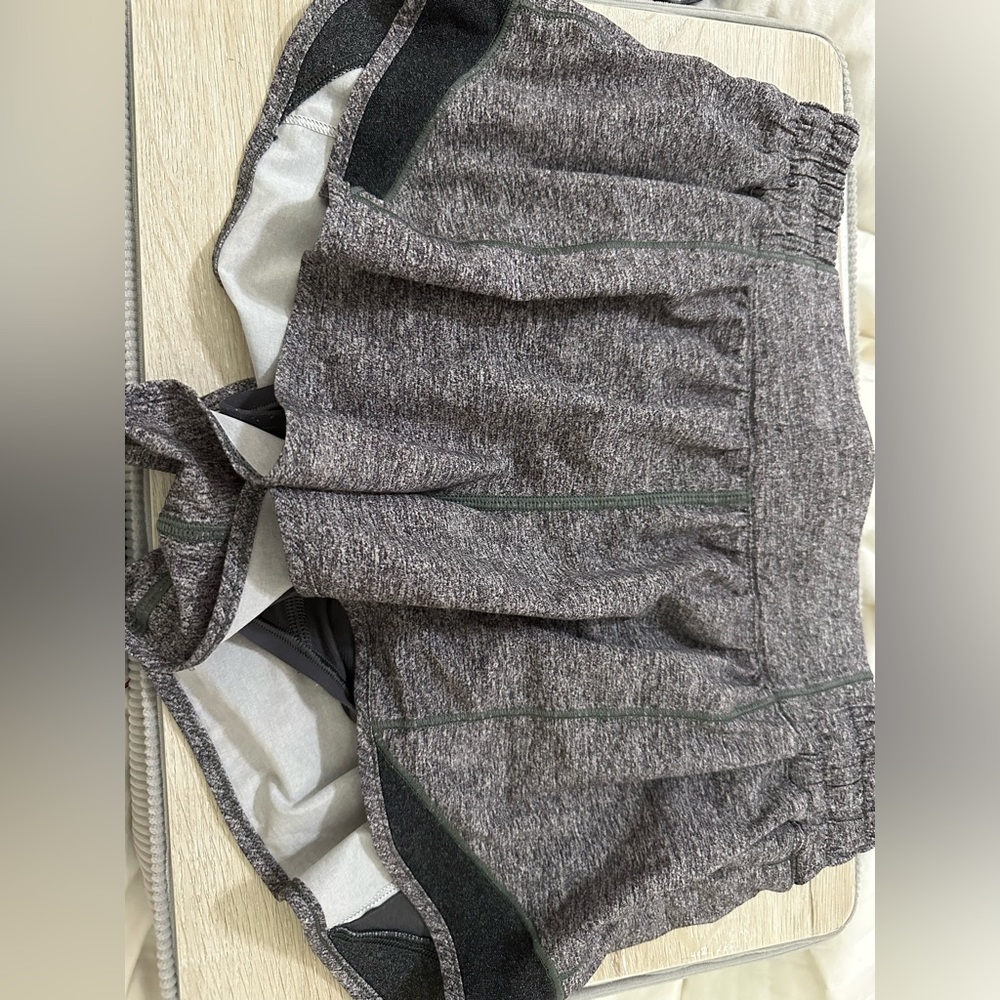 Lulu lemon heathered gray hotty hot shorts 2.5 in low rise